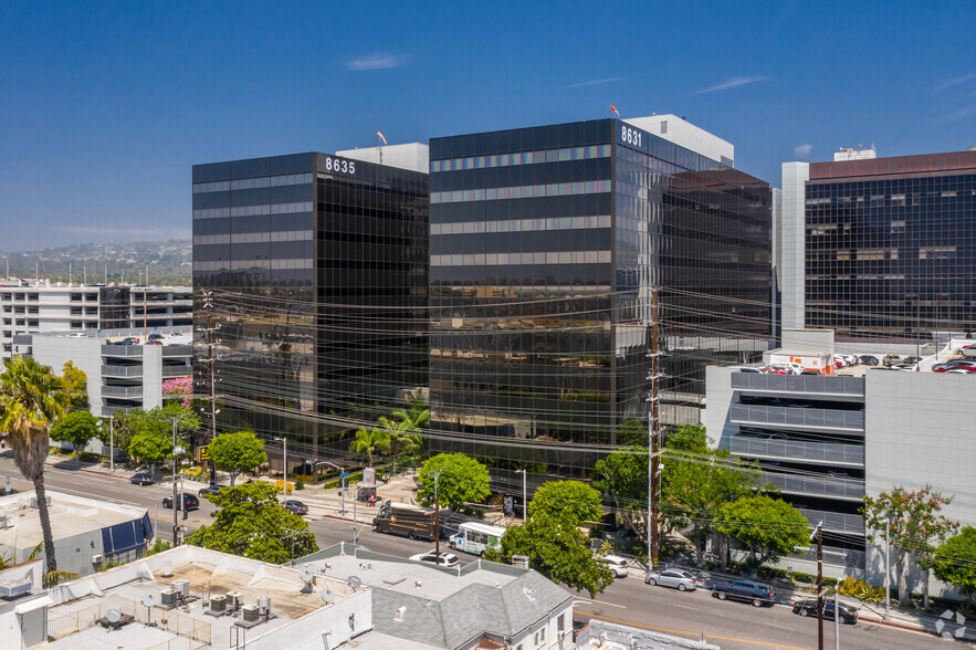 8631 W 3rd St, Los Angeles, CA for rent - Building Photo - Image 1 of 6