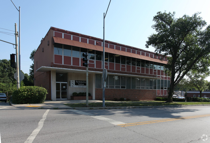 2 E Gregory Blvd, Kansas City, MO for rent - Building Photo - Image 3 of 10