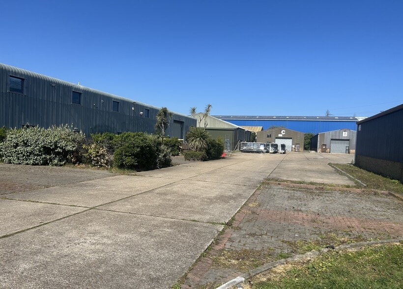 Dorset Rd, Sheerness for sale - Primary Photo - Image 1 of 2