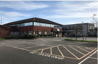 Penns Pl, Petersfield to rent Building Photo- Image 1 of 2