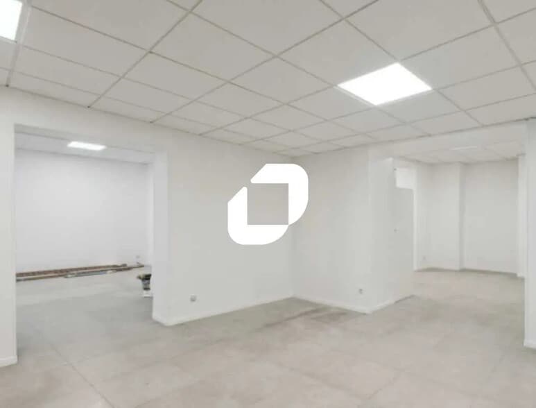 Retail in Paris for sale - Interior Photo - Image 1 of 2