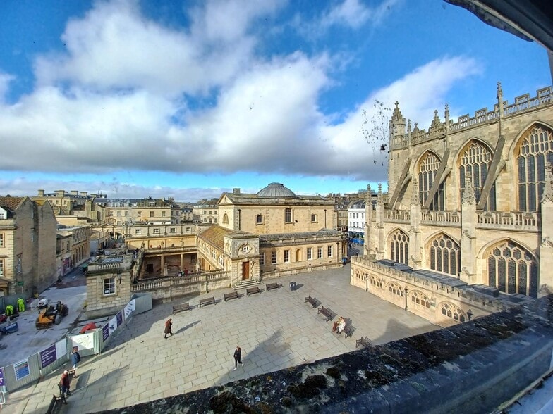 Abbey Churchyard, Bath to rent - Building Photo - Image 3 of 4