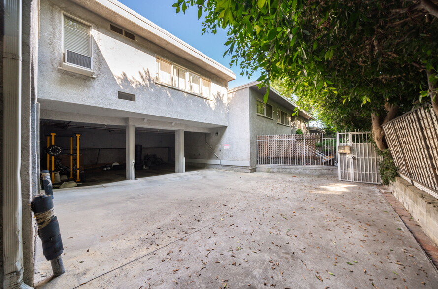 11644 Montana Ave, Los Angeles, CA for sale - Building Photo - Image 3 of 24