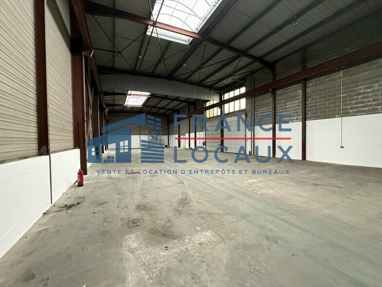 Light Industrial in Le Thillay to rent - Building Photo - Image 3 of 4