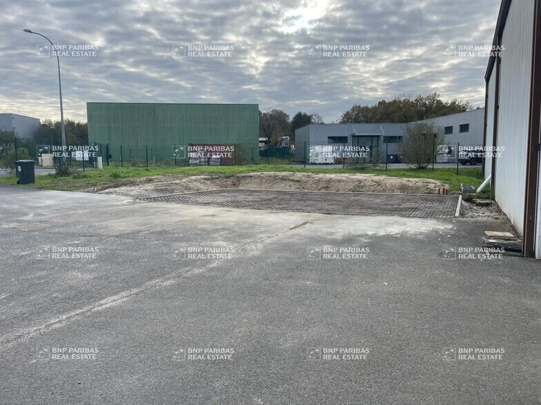 Office in Eysines to rent - Building Photo - Image 3 of 10