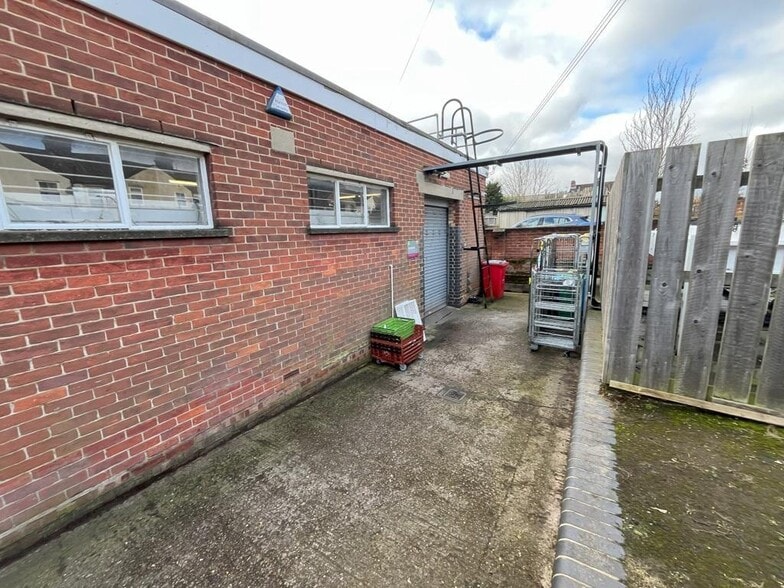 335-337 Woodbridge Rd, Ipswich to rent - Building Photo - Image 3 of 3