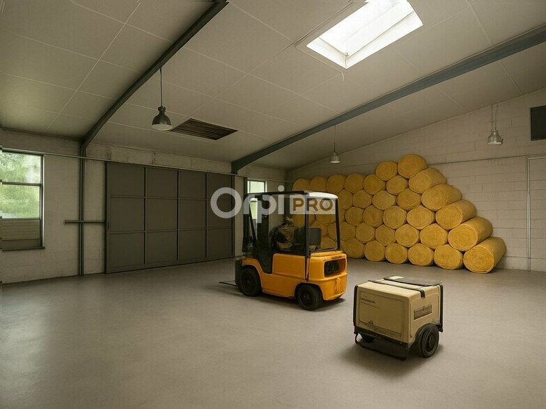 Light Industrial in Avignon for sale - Interior Photo - Image 2 of 7