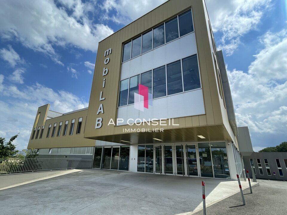 Light Industrial in Versailles to rent Building Photo- Image 1 of 4