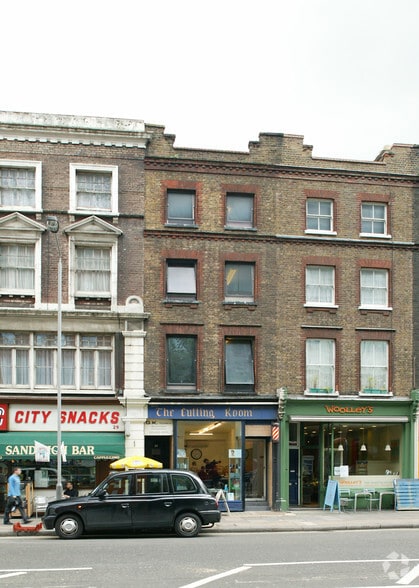 31 Theobalds Rd, London to rent - Building Photo - Image 2 of 5