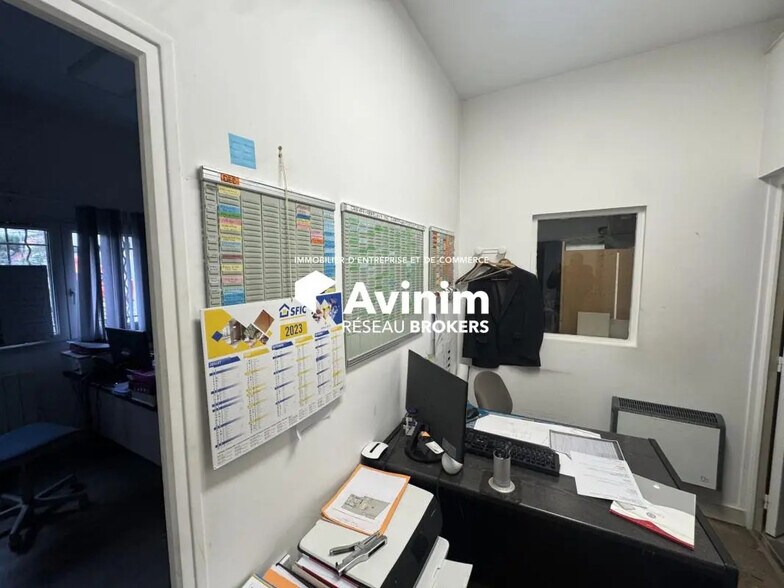 Industrial in Stains to rent - Interior Photo - Image 2 of 3