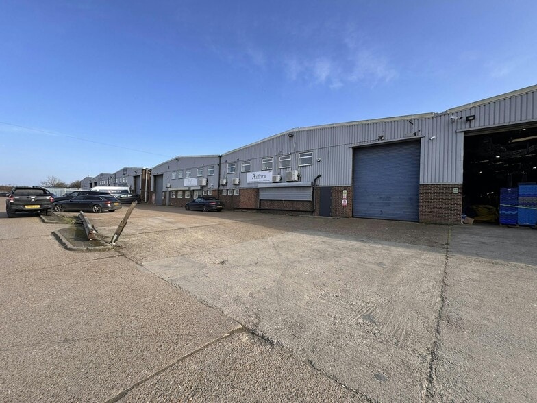 Fishers Way, Belvedere for sale - Building Photo - Image 2 of 17