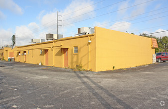 4406-4420 W Oakland Park Blvd, Lauderdale Lakes, FL for rent Building Photo- Image 1 of 4