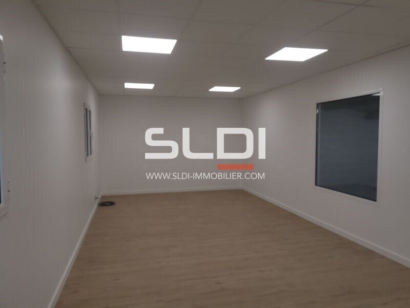 Light Industrial in Vaulx-Milieu to rent Interior Photo- Image 1 of 10