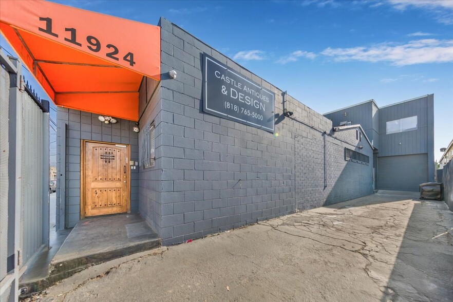 11924 Vose St, North Hollywood, CA for sale - Building Photo - Image 2 of 12