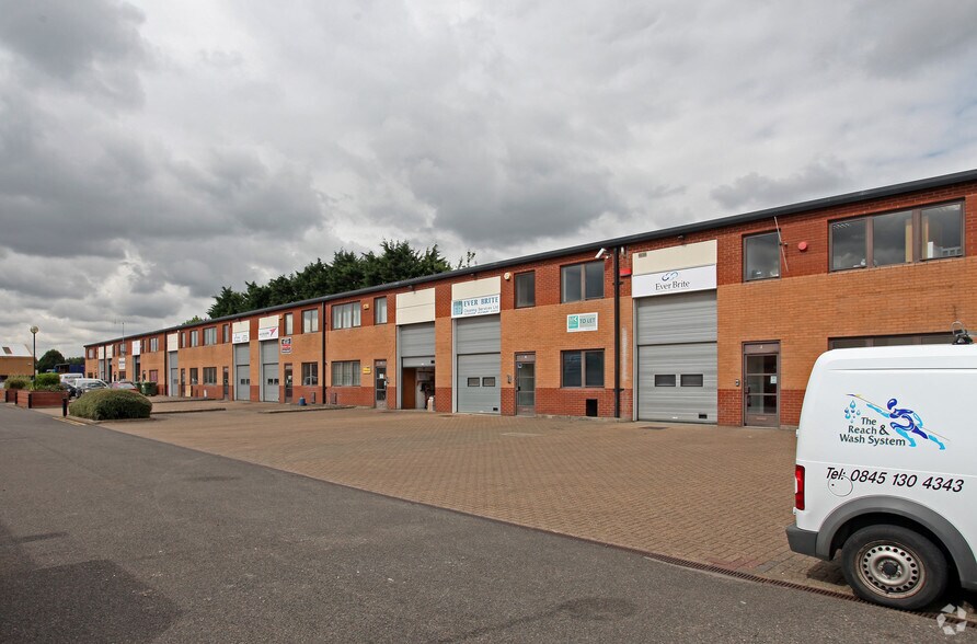 Gatehouse Clos, Aylesbury for sale - Primary Photo - Image 1 of 1