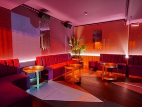 Retail in Madrid, Madrid to rent Interior Photo- Image 2 of 8
