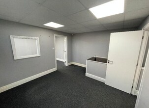 6 Tom Brown St, Rugby to rent Interior Photo- Image 1 of 2