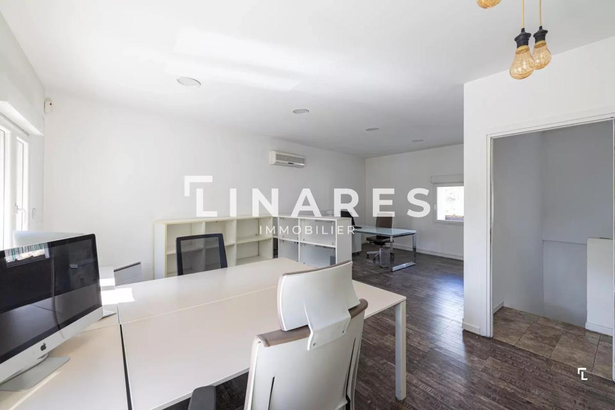 Office in MARSEILLE 11EME to rent Building Photo- Image 1 of 11