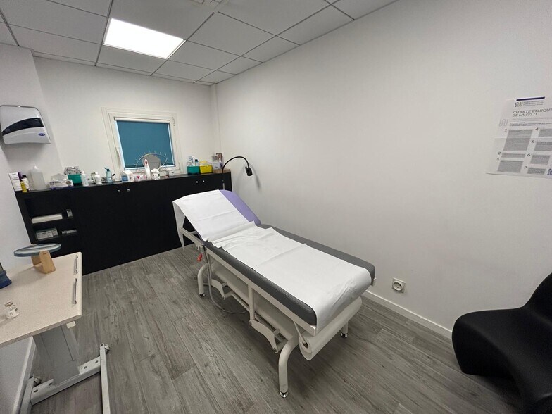 Office in Marseille for sale - Interior Photo - Image 3 of 10