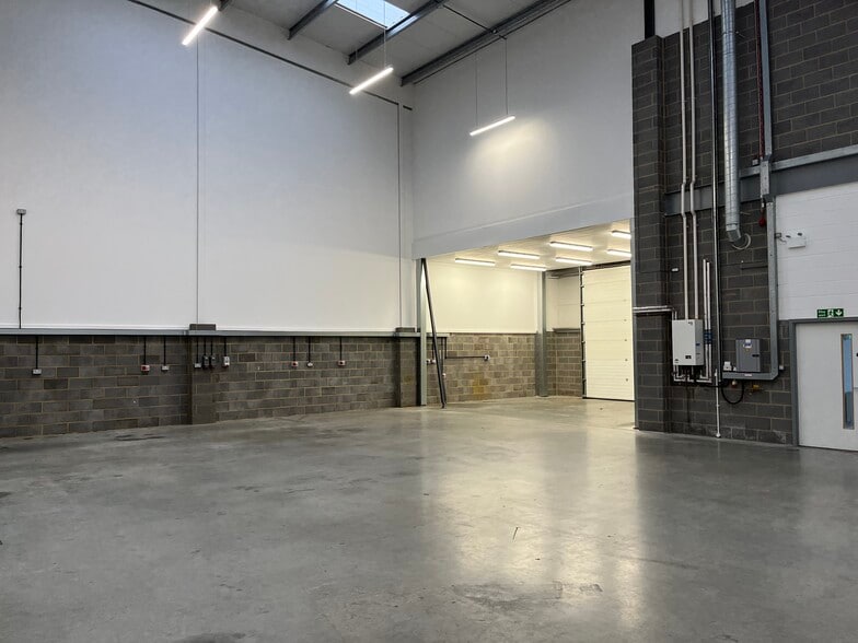 Chippenham Dr, Milton Keynes to rent - Building Photo - Image 3 of 14