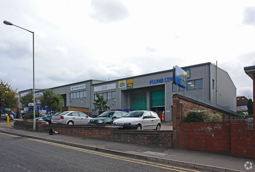 Apsley Way, London to rent - Building Photo - Image 2 of 2