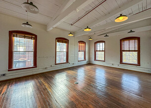 305 Union St, Franklin, MA for rent Building Photo- Image 1 of 1