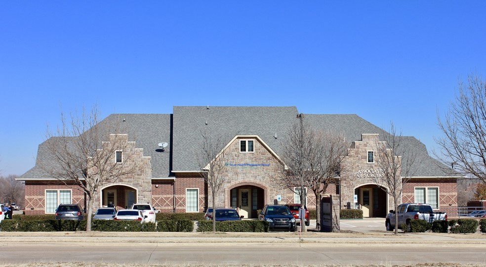 4300 Windsor Centre Trl, Flower Mound, TX for sale - Building Photo - Image 1 of 1