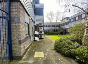 Commerce Rd, Brentford to rent Interior Photo- Image 1 of 4