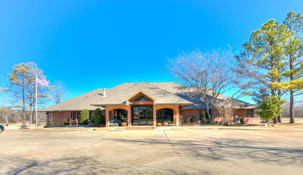 1220 S Santa Fe Ave, Edmond, OK for sale - Building Photo - Image 1 of 62