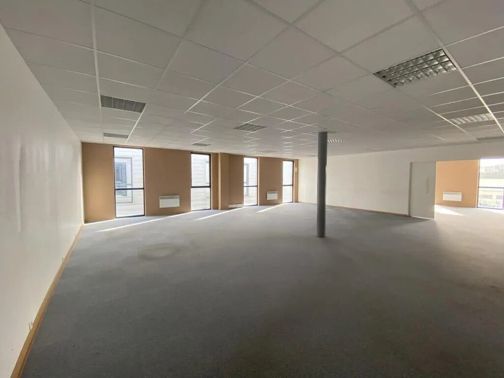 Location Bureaux 192 m² - Photo 1