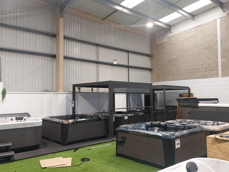 Kingstanding Way, Tunbridge Wells to rent - Building Photo - Image 2 of 6