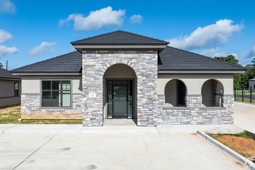 25201 FM 2978 Rd, Tomball, TX to rent - Building Photo - Image 1 of 23