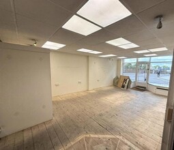 19 Stone St, Gravesend to rent Interior Photo- Image 2 of 6