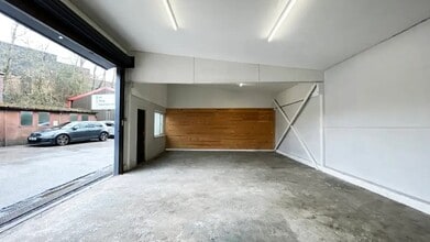 Wilmslow Rd, Wilmslow to rent Interior Photo- Image 2 of 3