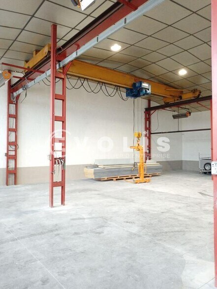 Light Industrial in Beauvallon to rent - Interior Photo - Image 2 of 6