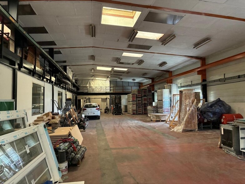 Light Industrial in Bezons for sale - Building Photo - Image 2 of 8