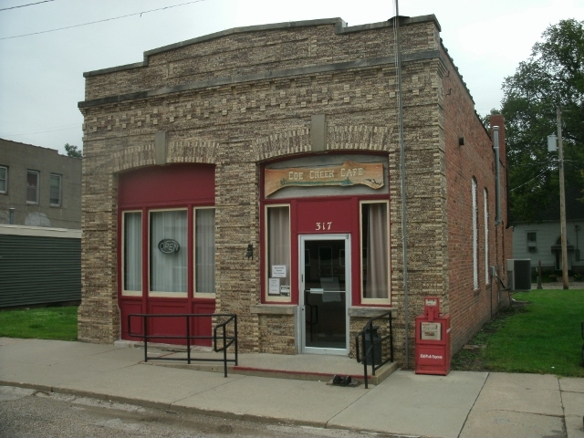 317 Main St, Elliott, IA for sale - Primary Photo - Image 1 of 1