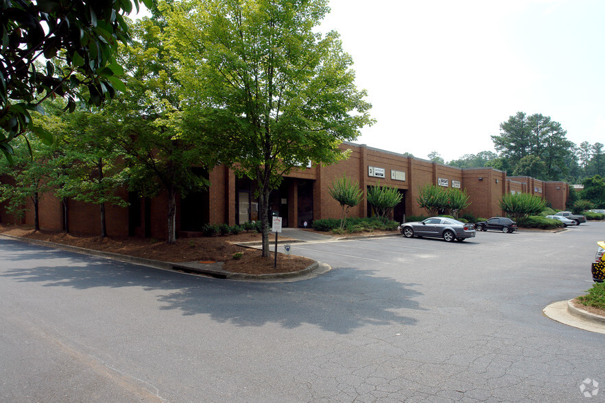 3065 McCall Dr, Doraville, GA for rent - Building Photo - Image 1 of 4