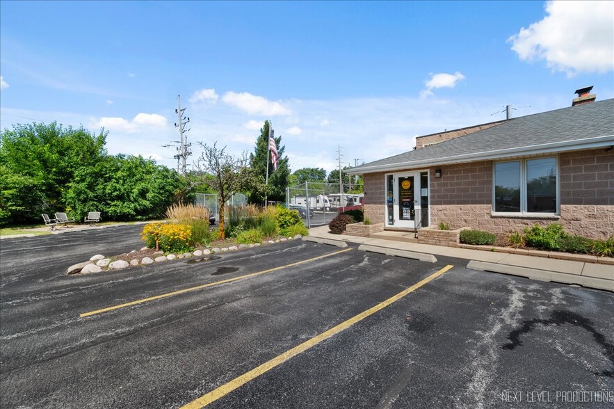 632 W Colfax St, Palatine, IL for sale - Building Photo - Image 2 of 19