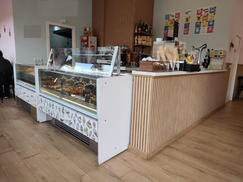 Retail in Madrid, Madrid to rent - Interior Photo - Image 3 of 5