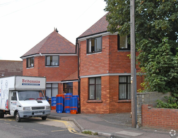 216 Capstone Rd, Bournemouth for sale - Primary Photo - Image 1 of 1