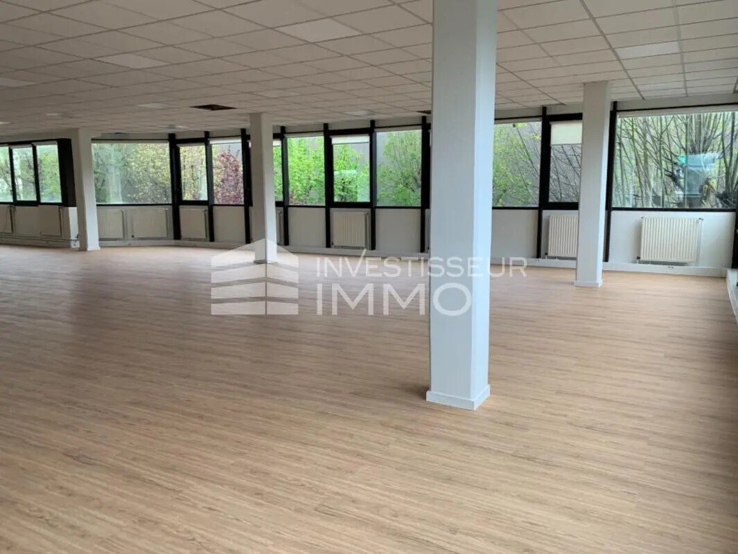 Light Industrial in Nanterre to rent Interior Photo- Image 1 of 2