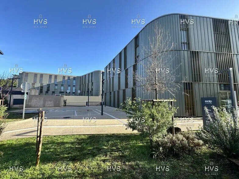 Office in Aix-en-Provence to rent - Building Photo - Image 3 of 12