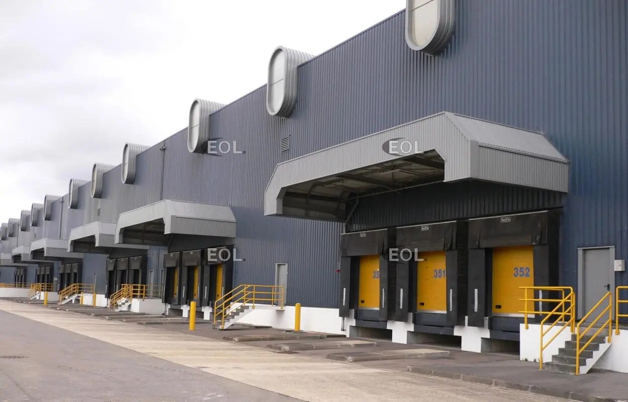 Industrial in Compans to rent Building Photo- Image 1 of 11