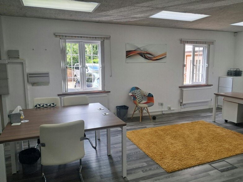 High St, Reading for sale - Building Photo - Image 2 of 8