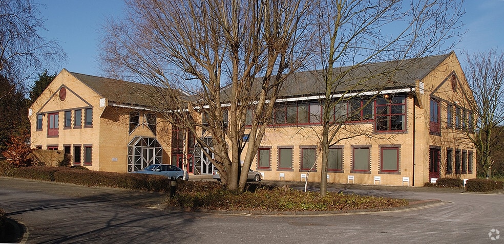 Waterside Dr, Slough to rent - Building Photo - Image 3 of 5