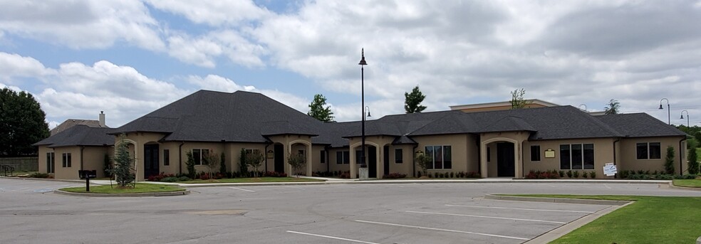 2297 N 9th St, Broken Arrow, OK for rent - Building Photo - Image 1 of 8