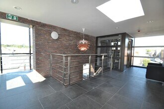 1 Derwen Rd, Bridgend to rent Interior Photo- Image 2 of 4