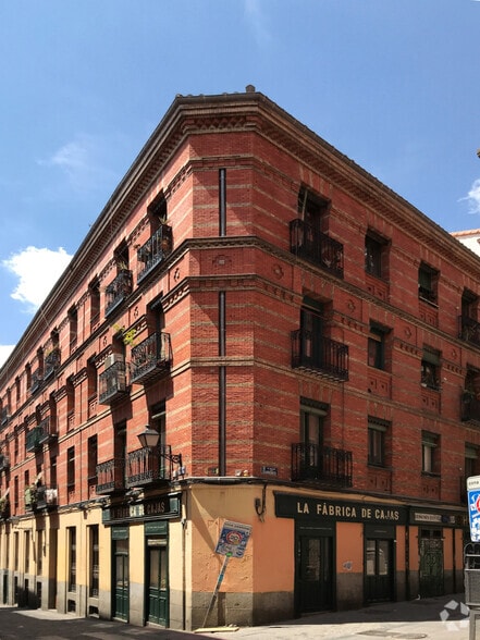 Calle del Acuerdo, 17, Madrid, Madrid to rent - Building Photo - Image 2 of 3