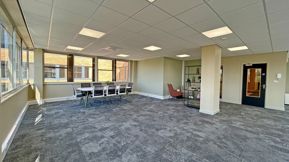 Styal Rd, Manchester to rent - Building Photo - Image 2 of 10